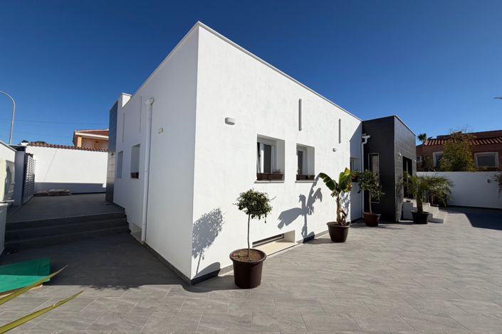 Image No.29-5 Bed Property for sale