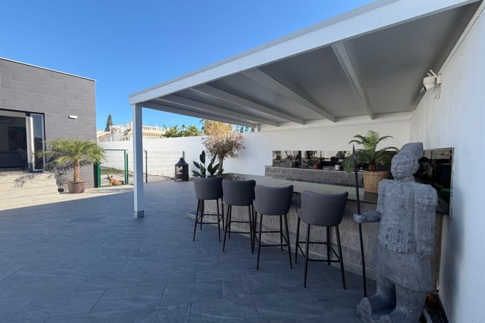 Image No.4-5 Bed Property for sale