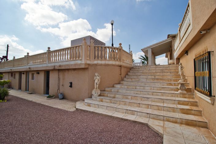 Image No.27-3 Bed Country Property for sale