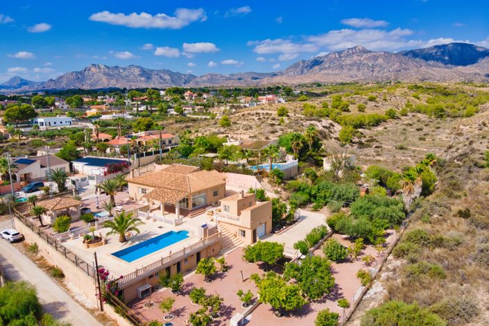 Image No.5-3 Bed Country Property for sale