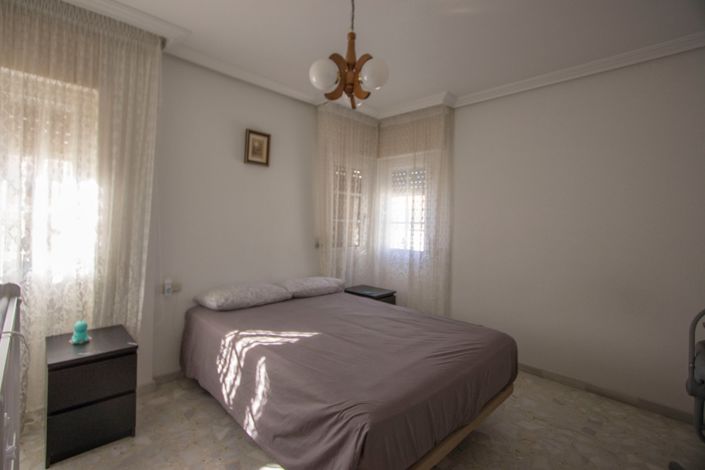 Image No.12-5 Bed Townhouse for sale