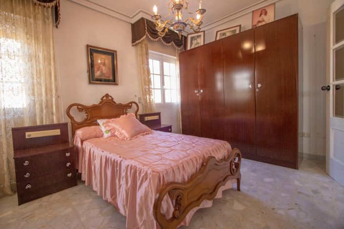 Image No.15-5 Bed Townhouse for sale