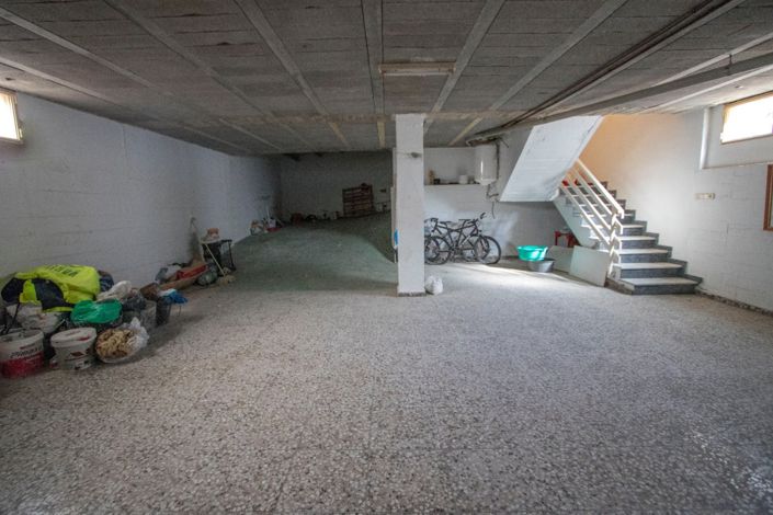 Image No.18-5 Bed Townhouse for sale