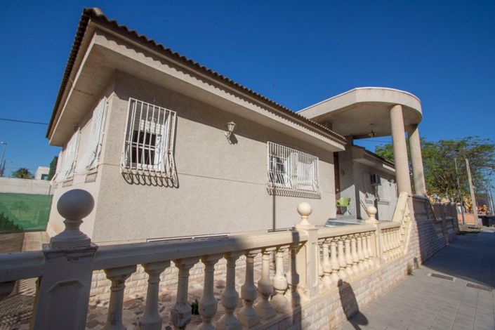 Image No.2-5 Bed Townhouse for sale