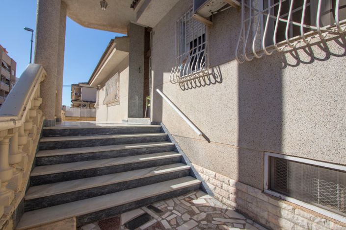 Image No.3-5 Bed Townhouse for sale