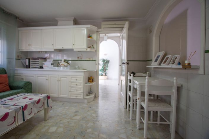 Image No.5-5 Bed Townhouse for sale