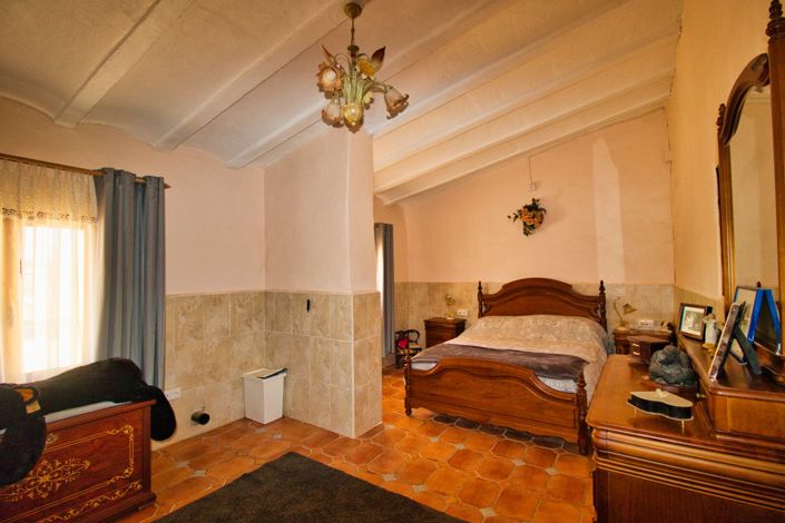 Image No.33-5 Bed Country Property for sale