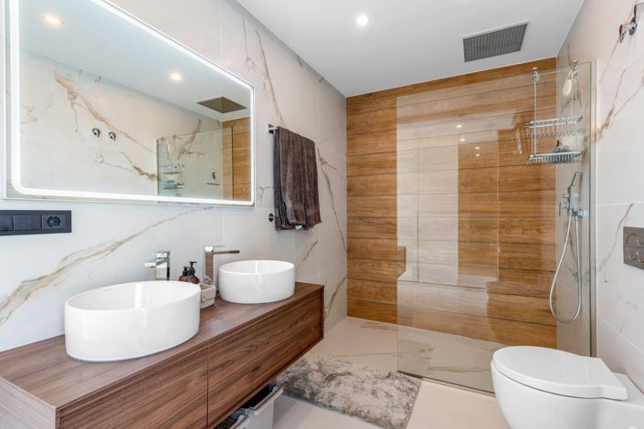 Image No.10-4 Bed Property for sale