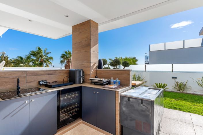 Image No.30-4 Bed Property for sale