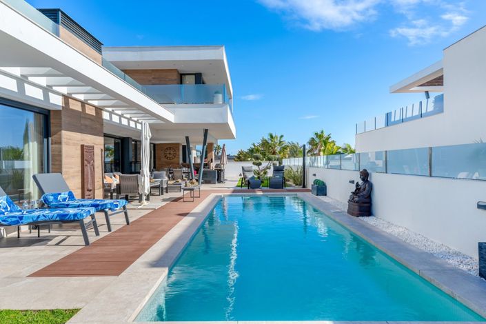 Image No.2-4 Bed Property for sale