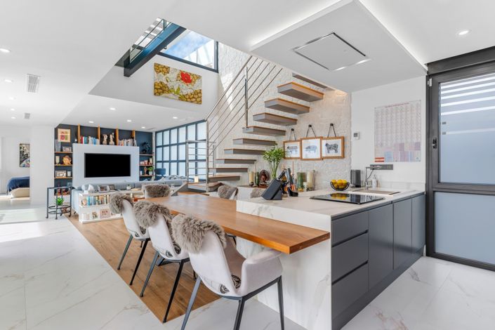 Image No.4-4 Bed Property for sale