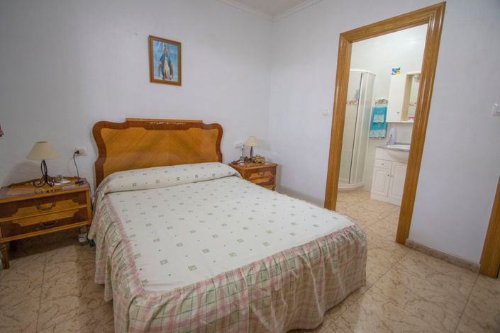 Image No.28-3 Bed Country Property for sale