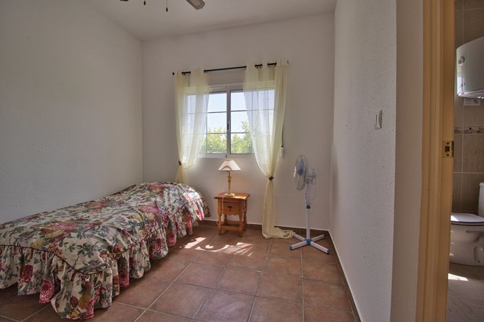 Image No.32-5 Bed Country Property for sale