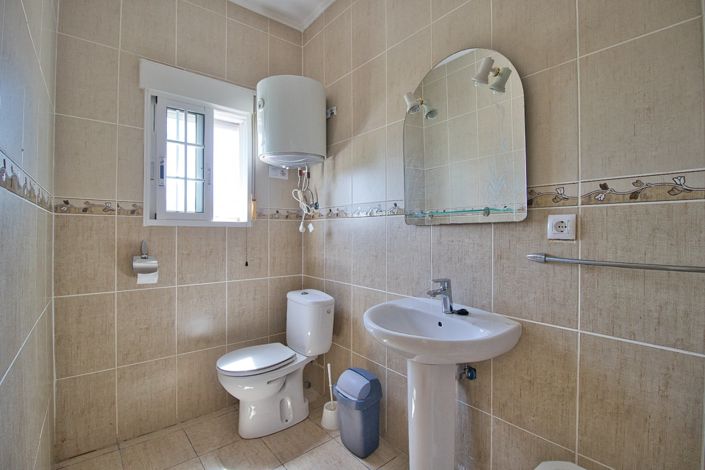 Image No.32-5 Bed Country Property for sale