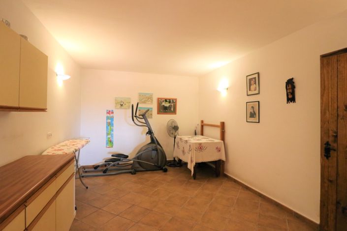 Image No.20-4 Bed Country Property for sale