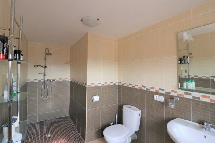 Image No.37-4 Bed Country Property for sale