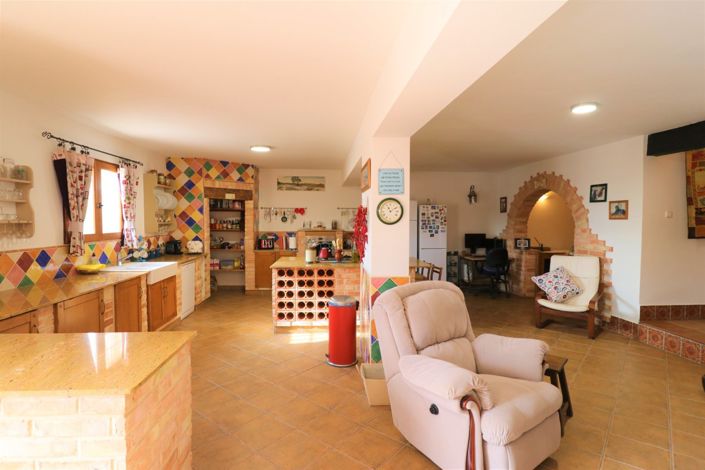 Image No.6-4 Bed Country Property for sale