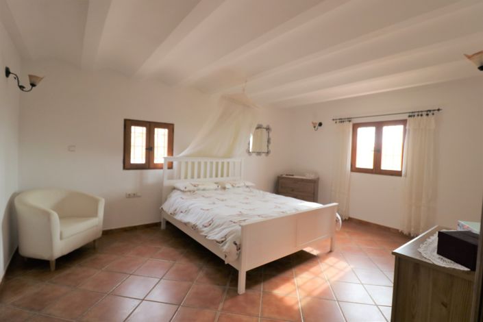 Image No.38-4 Bed Country Property for sale