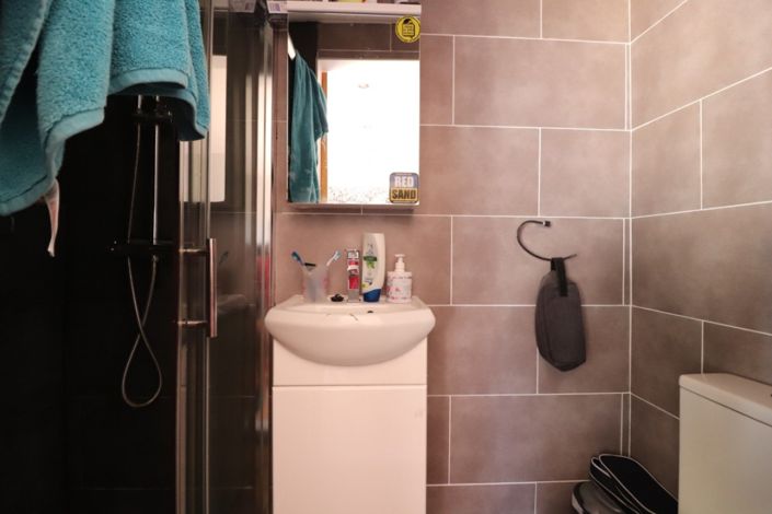 Image No.18-6 Bed Country Property for sale