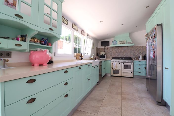 Image No.4-6 Bed Country Property for sale