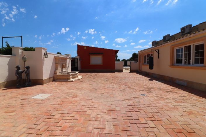 Image No.44-6 Bed Country Property for sale