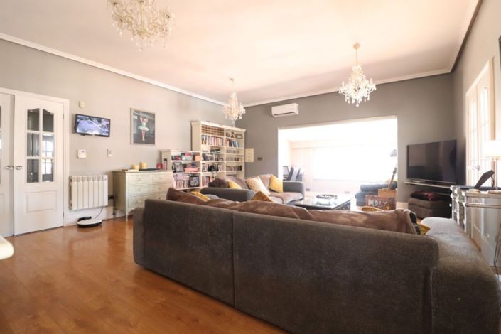 Image No.7-6 Bed Country Property for sale