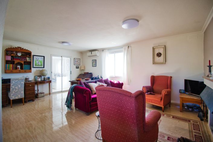 Image No.17-2 Bed Country Property for sale