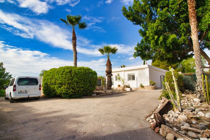 Image No.32-3 Bed Country Property for sale