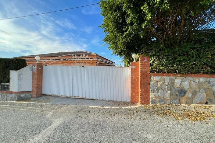 Image No.19-4 Bed Country Property for sale