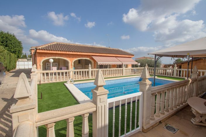 Image No.4-4 Bed Country Property for sale