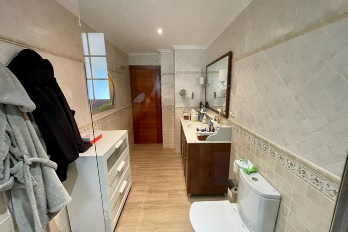 Image No.43-4 Bed Country Property for sale