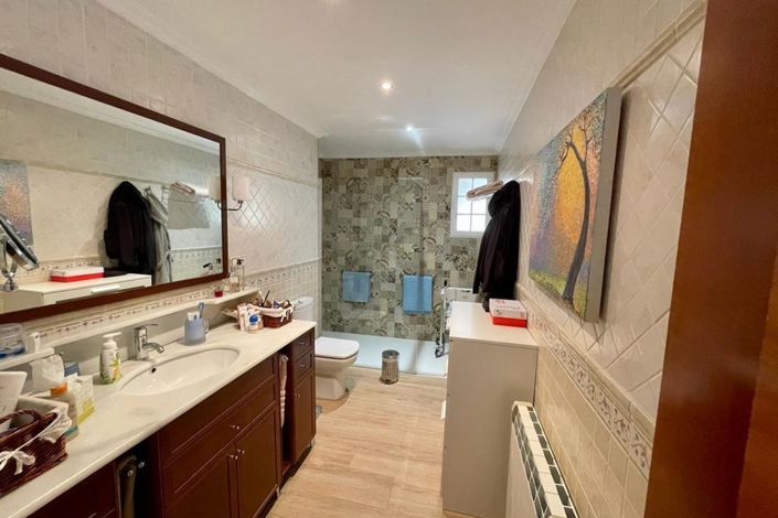 Image No.50-4 Bed Country Property for sale