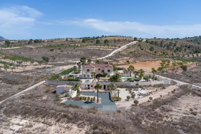 Image No.7-7 Bed Country Property for sale