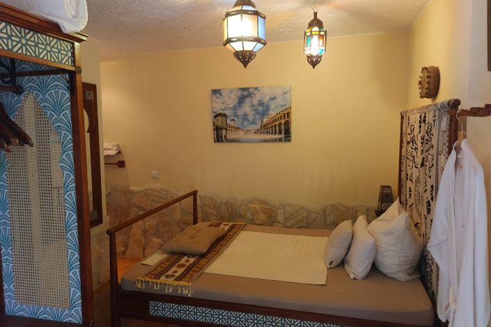 Image No.48-6 Bed Country Property for sale