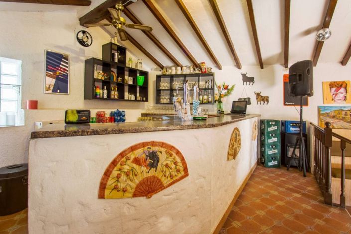 Image No.8-6 Bed Country Property for sale