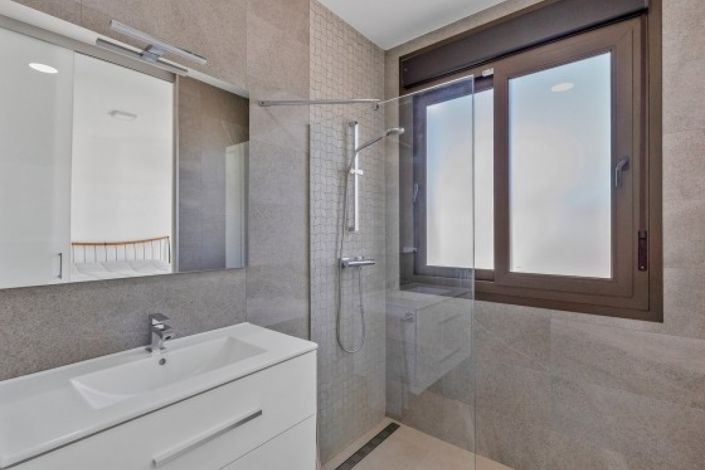 Image No.11-3 Bed Property for sale