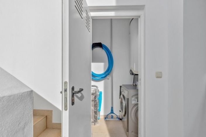 Image No.14-3 Bed Property for sale