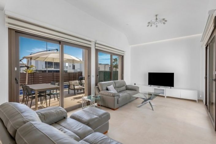 Image No.21-3 Bed Property for sale