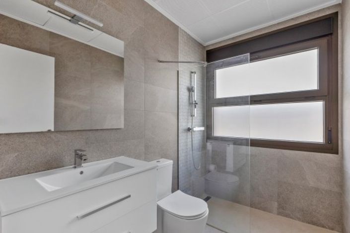 Image No.15-3 Bed Property for sale