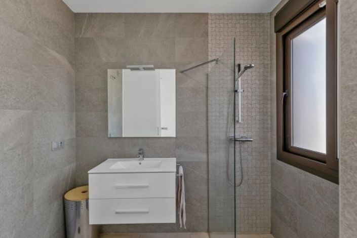 Image No.18-3 Bed Property for sale