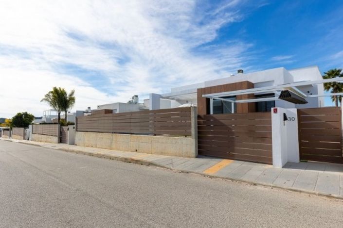 Image No.31-3 Bed Property for sale