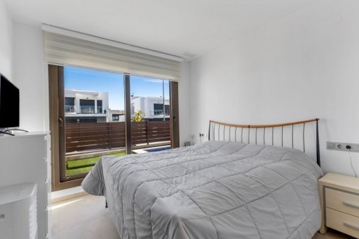 Image No.8-3 Bed Property for sale