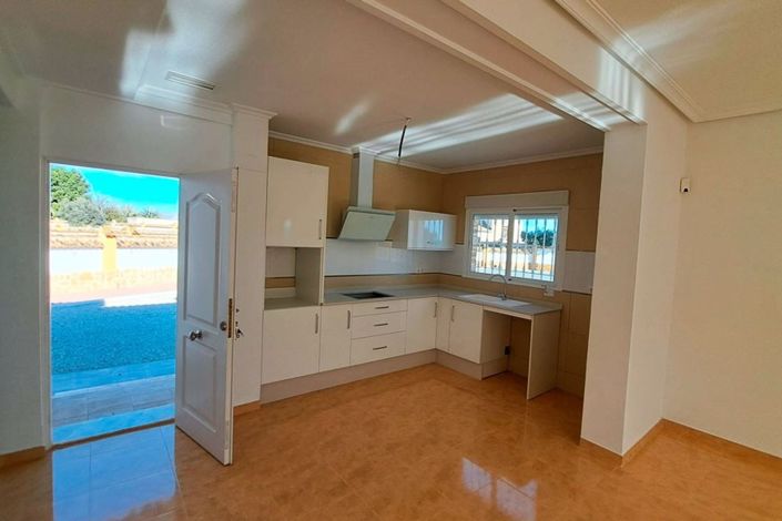 Image No.6-3 Bed Country Property for sale