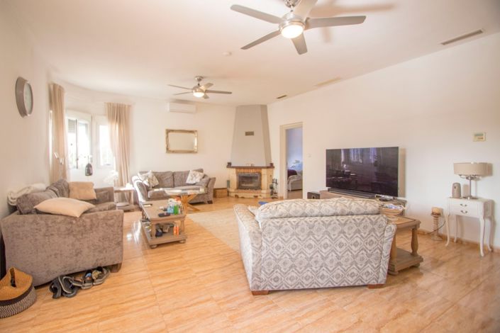 Image No.14-3 Bed Country Property for sale