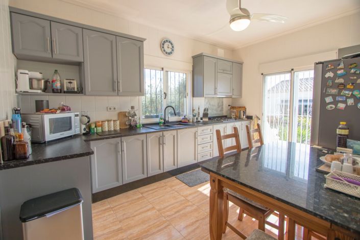 Image No.17-3 Bed Country Property for sale