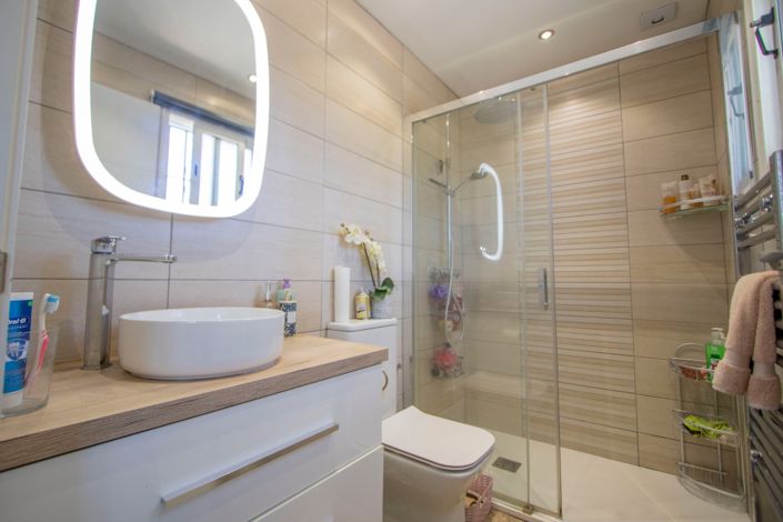 Image No.24-3 Bed Country Property for sale