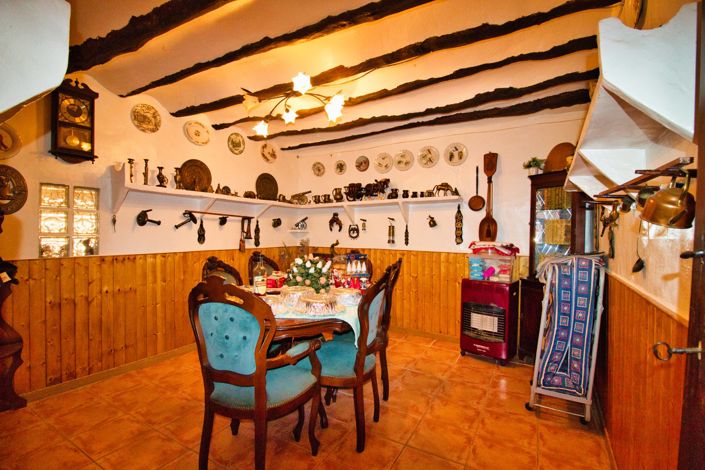 Image No.32-5 Bed Country Property for sale