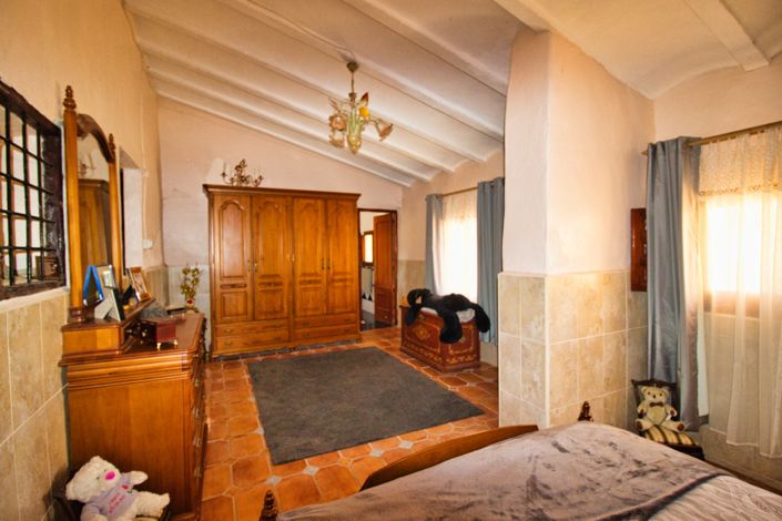 Image No.34-5 Bed Country Property for sale