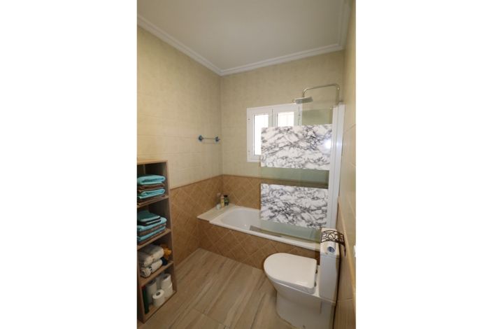 Image No.41-4 Bed Country Property for sale