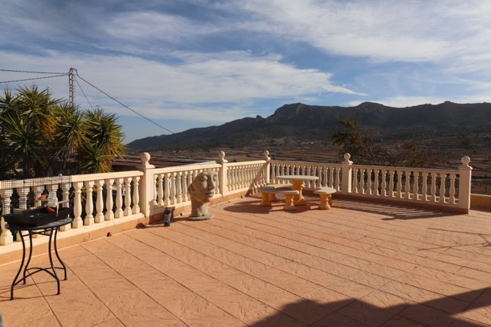 Image No.7-4 Bed Country Property for sale